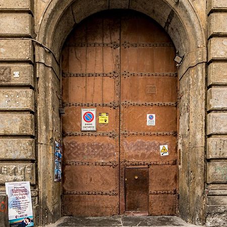 B&B Ruffo Di Bagnara Palazzo Monumentale Naples Exterior photo