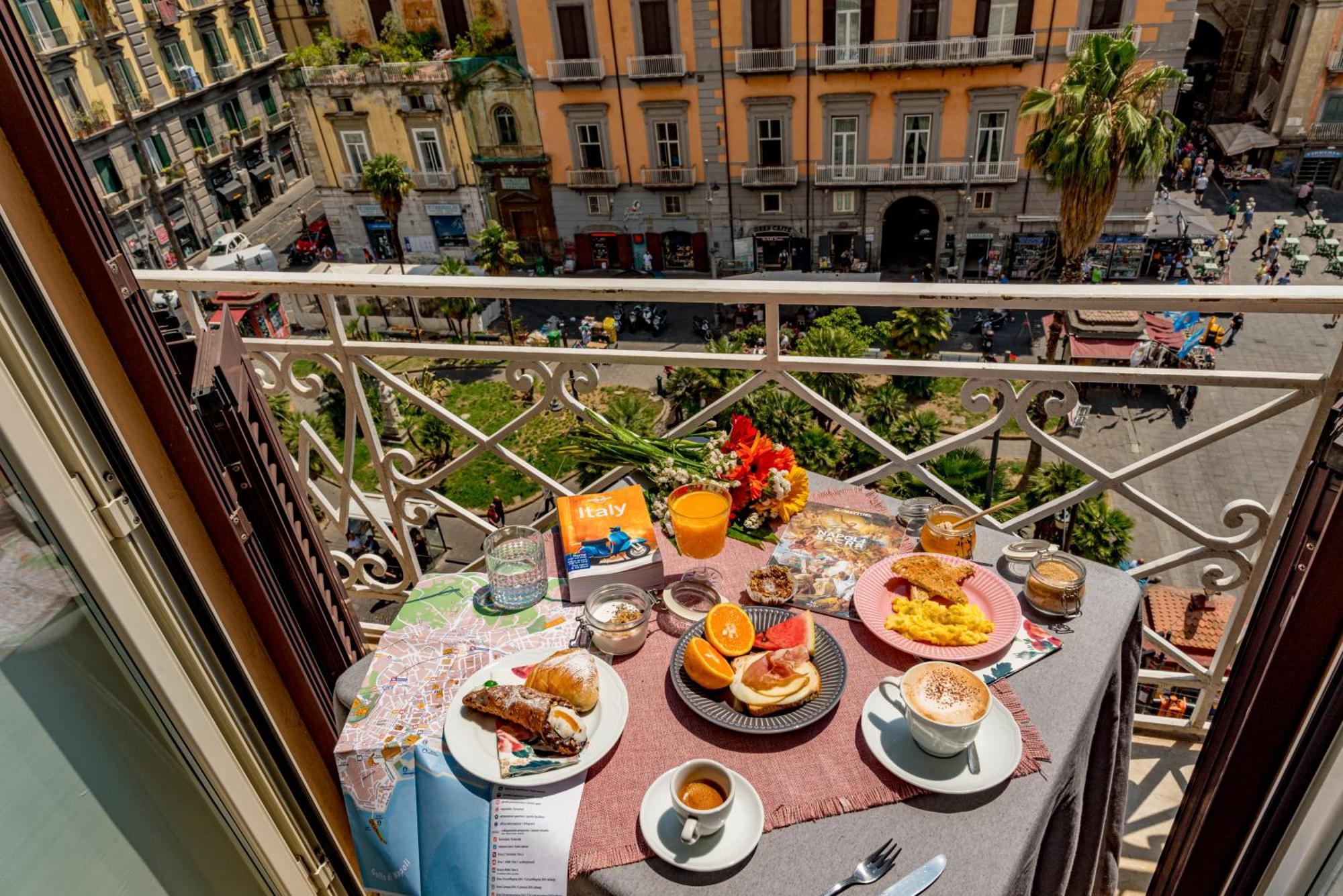 B&B Ruffo Di Bagnara Palazzo Monumentale Naples Exterior photo