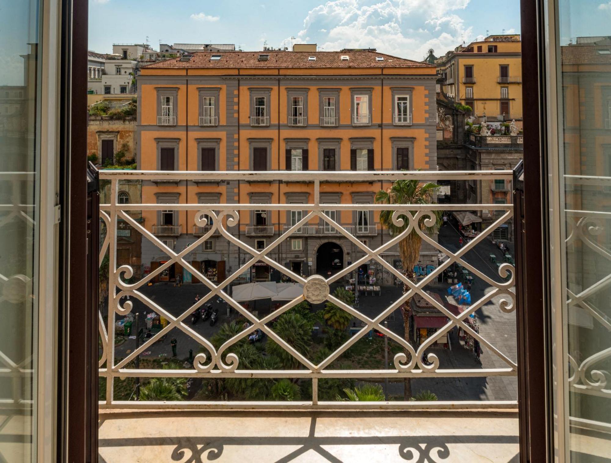 B&B Ruffo Di Bagnara Palazzo Monumentale Naples Exterior photo